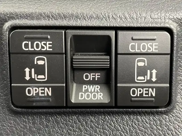 トヨタ シエンタ G クエロ 大阪府 2022(令4)年 3.3万km ブラックマイカ トヨタセーフティセンス/　・衝突軽減ブレーキ/　・プリクラッシュセーフティ　PCS/　・レーンディパーチャーアラート　LDA/　・オートマチックハイビーム　AHB/純正ナビ/　Bluetooth/フルセグ/CD/バックカメラ/両側パワースライドドア/LEDオートライト/フォグランプ/ハーフレザーシート/スマートキー/ビルトインETC/ステアリングスイッチ/コーナーセンサー/革巻きステアリング/フロアマット