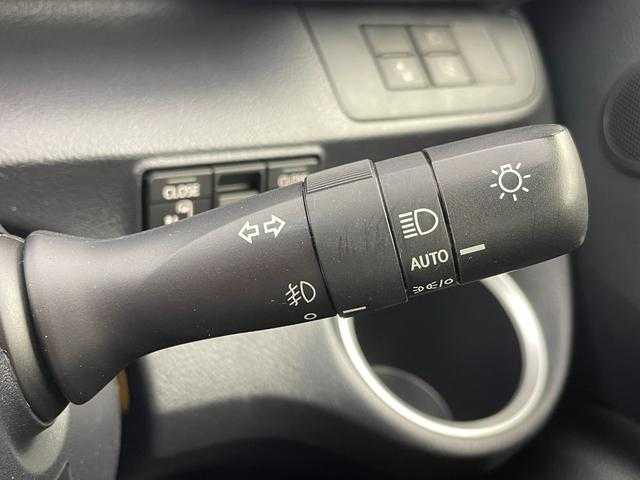 トヨタ シエンタ G クエロ 大阪府 2022(令4)年 3.3万km ブラックマイカ トヨタセーフティセンス/　・衝突軽減ブレーキ/　・プリクラッシュセーフティ　PCS/　・レーンディパーチャーアラート　LDA/　・オートマチックハイビーム　AHB/純正ナビ/　Bluetooth/フルセグ/CD/バックカメラ/両側パワースライドドア/LEDオートライト/フォグランプ/ハーフレザーシート/スマートキー/ビルトインETC/ステアリングスイッチ/コーナーセンサー/革巻きステアリング/フロアマット