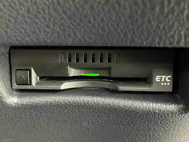 トヨタ シエンタ G クエロ 大阪府 2022(令4)年 3.3万km ブラックマイカ トヨタセーフティセンス/　・衝突軽減ブレーキ/　・プリクラッシュセーフティ　PCS/　・レーンディパーチャーアラート　LDA/　・オートマチックハイビーム　AHB/純正ナビ/　Bluetooth/フルセグ/CD/バックカメラ/両側パワースライドドア/LEDオートライト/フォグランプ/ハーフレザーシート/スマートキー/ビルトインETC/ステアリングスイッチ/コーナーセンサー/革巻きステアリング/フロアマット