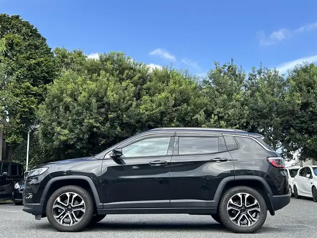 クライスラー・ジープ ジープ コンパス リミテッド 東京都 2022(令4)年 2.3万km ブリリアントブラッククリスタル 10.1型ディスプレイナビ/Bluetoothオーディオ/フルセグTV/アルパインプレミアムサウンドシステム(9スピーカー)/サラウンドビューカメラ/黒革シート/パワーシート/ヒーター(前席)/ステアリングヒーター/純正ビルトインETC2.0/前後ドライブレコーダー/ハンズフリーパワーバックドア/プロジェクター式LEDヘッドランプ/LEDフロントフォグランプ/純正18インチAW/スマートキー×2