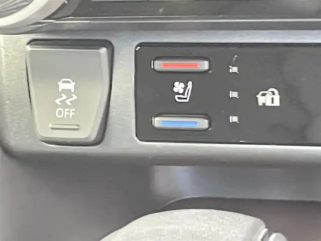 トヨタ ＲＡＶ４ G Zパッケージ 千葉県 2023(令5)年 3.4万km アティチュードブラックマイカ 禁煙車/ワンオーナー/トヨタセーフティセンス/・プリクラッシュセーフティ/・レーントレーシングアシスト/・レーダークルーズコントロール/・オートマチックハイビーム/パワーバックドア/純正10.5インチディスプレイオーディオ/Bluetooth/フルセグ/AM/FM/アラウンドビューモニター/レーダークルーズコントロール/LEDオートライト/ハーフレザーシート/純正19インチアルミホイール/ルーフレール/USBポート/プッシュスタート/スマートキー/取扱説明書/保証書