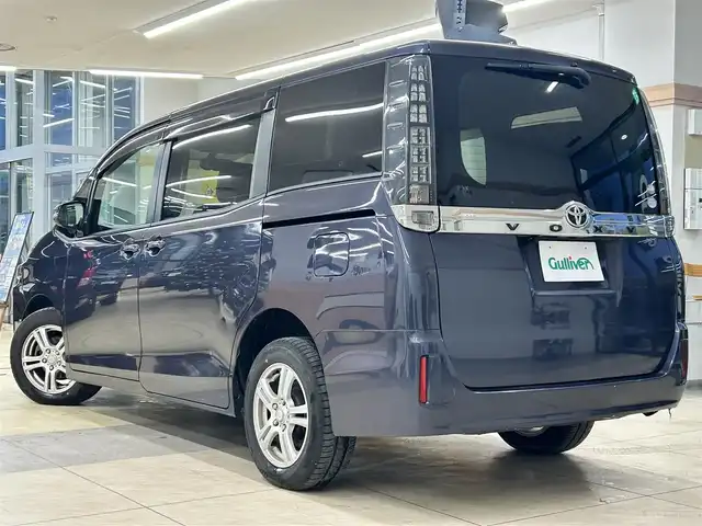 トヨタ ヴォクシー V 道央・札幌 2014(平26)年 10.9万km ダークバイオレットマイカメタリック ・4WD/・社外ナビ/フルセグTV/DVD/CD/SD/BT/・バックカメラ/・左側パワースライドドア/・社外エンジンスターター/・クルーズコントロール/・オートマチックハイビーム/・アイドリングストップ/・ETC/・横滑り防止/・リヤクーラー/・LEDヘッドライト/・フロントフォグ/・プッシュスタート/・スマートキー/・ドアバイザー/・電格ミラー