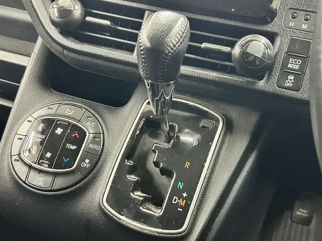 トヨタ ヴォクシー V 道央・札幌 2014(平26)年 10.9万km ダークバイオレットマイカメタリック ・4WD/・社外ナビ/フルセグTV/DVD/CD/SD/BT/・バックカメラ/・左側パワースライドドア/・社外エンジンスターター/・クルーズコントロール/・オートマチックハイビーム/・アイドリングストップ/・ETC/・横滑り防止/・リヤクーラー/・LEDヘッドライト/・フロントフォグ/・プッシュスタート/・スマートキー/・ドアバイザー/・電格ミラー