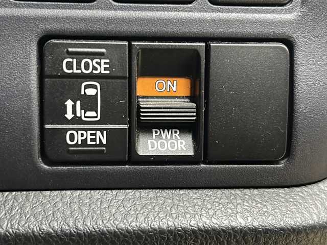 トヨタ ヴォクシー V 道央・札幌 2014(平26)年 10.9万km ダークバイオレットマイカメタリック ・4WD/・社外ナビ/フルセグTV/DVD/CD/SD/BT/・バックカメラ/・左側パワースライドドア/・社外エンジンスターター/・クルーズコントロール/・オートマチックハイビーム/・アイドリングストップ/・ETC/・横滑り防止/・リヤクーラー/・LEDヘッドライト/・フロントフォグ/・プッシュスタート/・スマートキー/・ドアバイザー/・電格ミラー