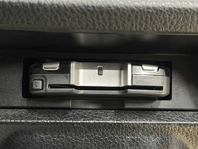 トヨタ ヴォクシー V 道央・札幌 2014(平26)年 10.9万km ダークバイオレットマイカメタリック ・4WD/・社外ナビ/フルセグTV/DVD/CD/SD/BT/・バックカメラ/・左側パワースライドドア/・社外エンジンスターター/・クルーズコントロール/・オートマチックハイビーム/・アイドリングストップ/・ETC/・横滑り防止/・リヤクーラー/・LEDヘッドライト/・フロントフォグ/・プッシュスタート/・スマートキー/・ドアバイザー/・電格ミラー