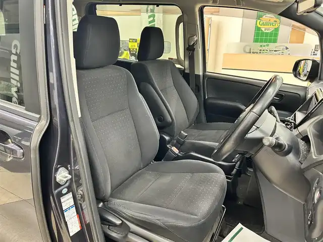 トヨタ ヴォクシー V 道央・札幌 2014(平26)年 10.9万km ダークバイオレットマイカメタリック ・4WD/・社外ナビ/フルセグTV/DVD/CD/SD/BT/・バックカメラ/・左側パワースライドドア/・社外エンジンスターター/・クルーズコントロール/・オートマチックハイビーム/・アイドリングストップ/・ETC/・横滑り防止/・リヤクーラー/・LEDヘッドライト/・フロントフォグ/・プッシュスタート/・スマートキー/・ドアバイザー/・電格ミラー