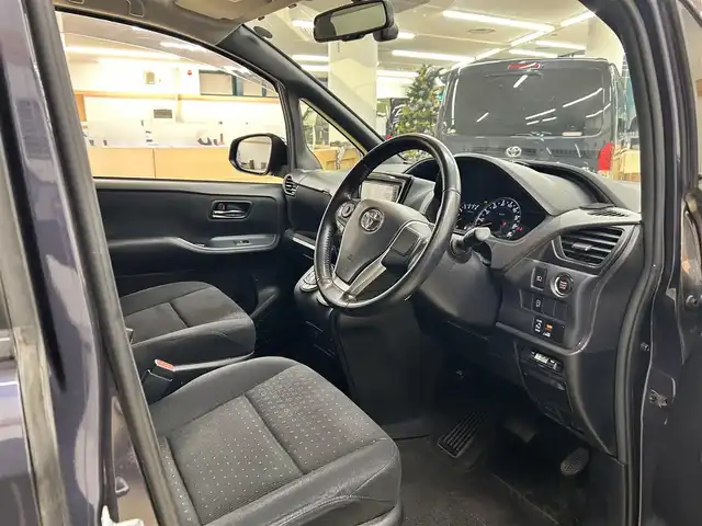 トヨタ ヴォクシー V 道央・札幌 2014(平26)年 10.9万km ダークバイオレットマイカメタリック ・4WD/・社外ナビ/フルセグTV/DVD/CD/SD/BT/・バックカメラ/・左側パワースライドドア/・社外エンジンスターター/・クルーズコントロール/・オートマチックハイビーム/・アイドリングストップ/・ETC/・横滑り防止/・リヤクーラー/・LEDヘッドライト/・フロントフォグ/・プッシュスタート/・スマートキー/・ドアバイザー/・電格ミラー