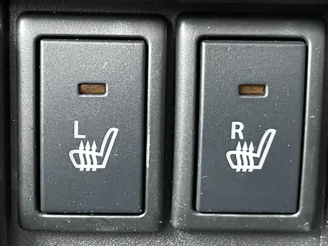 スズキ ワゴンＲ スマイル HYBRID X 岡山県 2025(令7)年 0.2万km シフォンアイボリーメタリック 登録時走行距離：　1930km/禁煙車/カラーヘッドアップディスプレイ/純正9インチナビ/　(CD/フルセグTV/Bluetooth)/全方位カメラ/クルーズコントロール(追従走行あり)/衝突被害軽減システム/後退時ブレーキサポート/コーナーセンサー/標識認識機能/両側パワースライドドア/シートヒーター/ステアリングスイッチ/純正LEDヘッドライト/フォグライト/オートライト/プッシュスタート/スマートキー/アイドリングストップ/ウインカーミラー/電動格納ミラー/純正フロアマット/横滑防止装置/盗難防止装置/取扱説明書/新車時整備手帳（保証書）