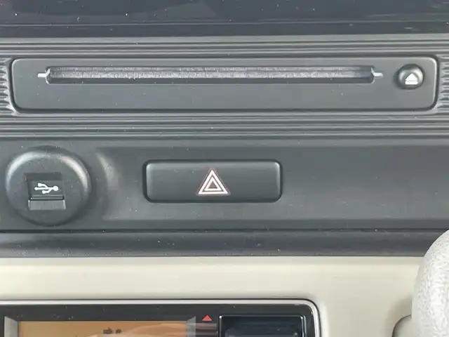 スズキ ワゴンＲ スマイル HYBRID X 岡山県 2025(令7)年 0.2万km シフォンアイボリーメタリック 登録時走行距離：　1930km/禁煙車/カラーヘッドアップディスプレイ/純正9インチナビ/　(CD/フルセグTV/Bluetooth)/全方位カメラ/クルーズコントロール(追従走行あり)/衝突被害軽減システム/後退時ブレーキサポート/コーナーセンサー/標識認識機能/両側パワースライドドア/シートヒーター/ステアリングスイッチ/純正LEDヘッドライト/フォグライト/オートライト/プッシュスタート/スマートキー/アイドリングストップ/ウインカーミラー/電動格納ミラー/純正フロアマット/横滑防止装置/盗難防止装置/取扱説明書/新車時整備手帳（保証書）