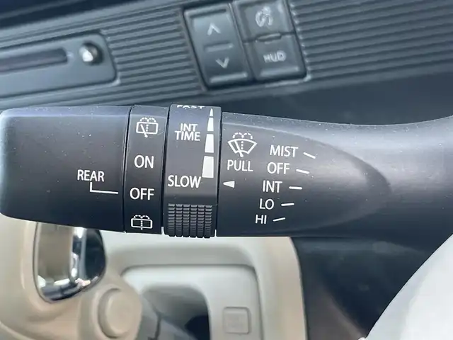 スズキ ワゴンＲ スマイル HYBRID X 岡山県 2025(令7)年 0.2万km シフォンアイボリーメタリック 登録時走行距離：　1930km/禁煙車/カラーヘッドアップディスプレイ/純正9インチナビ/　(CD/フルセグTV/Bluetooth)/全方位カメラ/クルーズコントロール(追従走行あり)/衝突被害軽減システム/後退時ブレーキサポート/コーナーセンサー/標識認識機能/両側パワースライドドア/シートヒーター/ステアリングスイッチ/純正LEDヘッドライト/フォグライト/オートライト/プッシュスタート/スマートキー/アイドリングストップ/ウインカーミラー/電動格納ミラー/純正フロアマット/横滑防止装置/盗難防止装置/取扱説明書/新車時整備手帳（保証書）