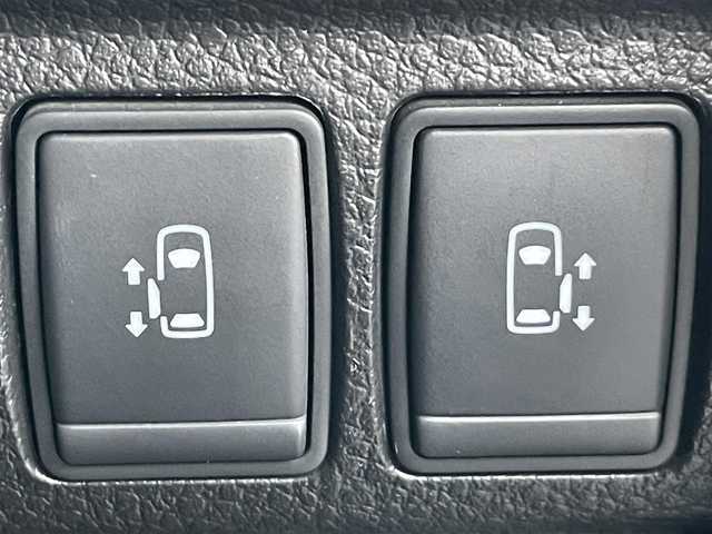 日産 エルグランド 250ハイウェイスターS 群馬県 2017(平29)年 6.8万km ブリリアントホワイトパール 登録時走行距離67713km/社外SDナビ(AVIC-RZ06)/(Bluetooth/DVD/CD/FM/AM/USB)/バックカメラ/フルセグTV/フリップダウンモニター/ビルドインETC/両側パワースライドドア/マニュアルモード付ATシフト/純正LEDライト/オートライト/純正フロアマット/純正18インチホイール/パワーウィンドウ/プッシュスタート/スマートキー