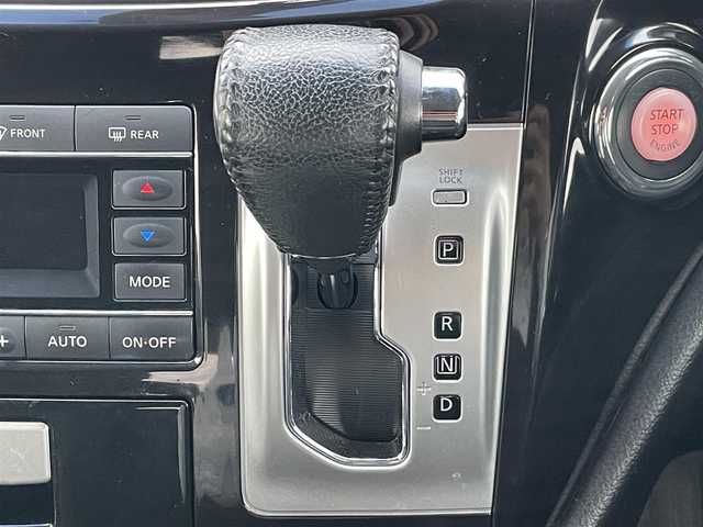 日産 エルグランド 250ハイウェイスターS 群馬県 2017(平29)年 6.8万km ブリリアントホワイトパール 登録時走行距離67713km/社外SDナビ(AVIC-RZ06)/(Bluetooth/DVD/CD/FM/AM/USB)/バックカメラ/フルセグTV/フリップダウンモニター/ビルドインETC/両側パワースライドドア/マニュアルモード付ATシフト/純正LEDライト/オートライト/純正フロアマット/純正18インチホイール/パワーウィンドウ/プッシュスタート/スマートキー