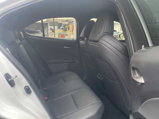 レクサス ＵＸ 250h Fスポーツ 神奈川県 2023(令5)年 1万km ホワイトノーヴァガラスフレーク ワンオーナー/純正ナビ/【フルセグTV/BT/MiraCast/USB】/プレミアムサウンドシステム/黒革シート/ベンチレーション/ステアリングヒーター/パワーシート/純正OPオレンジキャリパー/純正18インチAW/AC100V電源/カラーヘッドアップディスプレイ/アクティブサウンドコントロール/ETC/BSM/純正フロアマット/パワーバックドア/シルバールーフレール/スマートキー×2カードキー×1/新車時保証書/取扱説明書