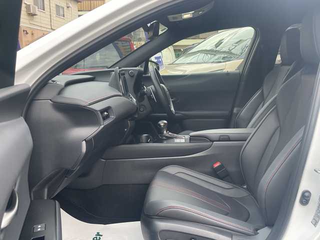 レクサス ＵＸ 250h Fスポーツ 神奈川県 2023(令5)年 1万km ホワイトノーヴァガラスフレーク ワンオーナー/純正ナビ/【フルセグTV/BT/MiraCast/USB】/プレミアムサウンドシステム/黒革シート/ベンチレーション/ステアリングヒーター/パワーシート/純正OPオレンジキャリパー/純正18インチAW/AC100V電源/カラーヘッドアップディスプレイ/アクティブサウンドコントロール/ETC/BSM/純正フロアマット/パワーバックドア/シルバールーフレール/スマートキー×2カードキー×1/新車時保証書/取扱説明書