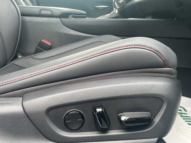 レクサス ＵＸ 250h Fスポーツ 神奈川県 2023(令5)年 1万km ホワイトノーヴァガラスフレーク ワンオーナー/純正ナビ/【フルセグTV/BT/MiraCast/USB】/プレミアムサウンドシステム/黒革シート/ベンチレーション/ステアリングヒーター/パワーシート/純正OPオレンジキャリパー/純正18インチAW/AC100V電源/カラーヘッドアップディスプレイ/アクティブサウンドコントロール/ETC/BSM/純正フロアマット/パワーバックドア/シルバールーフレール/スマートキー×2カードキー×1/新車時保証書/取扱説明書