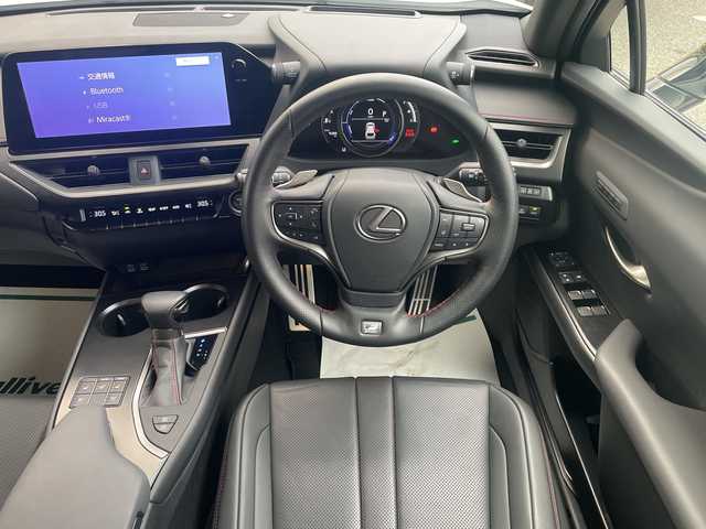 レクサス ＵＸ 250h Fスポーツ 神奈川県 2023(令5)年 1万km ホワイトノーヴァガラスフレーク ワンオーナー/純正ナビ/【フルセグTV/BT/MiraCast/USB】/プレミアムサウンドシステム/黒革シート/ベンチレーション/ステアリングヒーター/パワーシート/純正OPオレンジキャリパー/純正18インチAW/AC100V電源/カラーヘッドアップディスプレイ/アクティブサウンドコントロール/ETC/BSM/純正フロアマット/パワーバックドア/シルバールーフレール/スマートキー×2カードキー×1/新車時保証書/取扱説明書