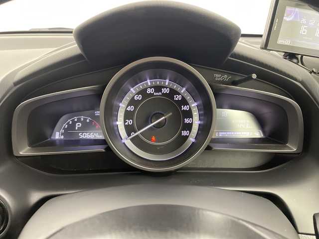 マツダ デミオ 13S 大分県 2015(平27)年 5.1万km ディープクリスタルブルーマイカ 純正ナビ/TV/（CD/DVD/USB/AUX/BT）/スマートシティブレーキサポート/誤発進抑制機能/LEDヘッドライト/オートライト/MTモード付AT/アイドリングストップ/ステアリングリモコン/ドライブレコーダー/ビルトインETC/プッシュスタート/スマートキー