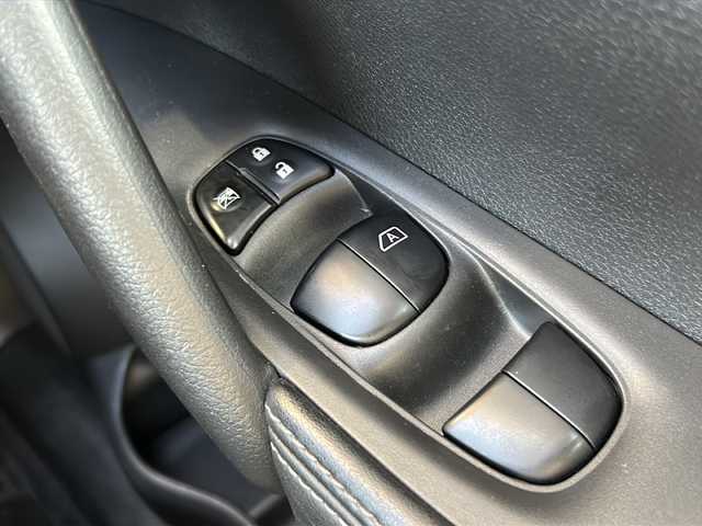 日産 エクストレイル 20X 静岡県 2018(平30)年 5.1万km ブリリアントホワイトパール 純正ナビ/・iPod/・SD/・FM/AM/・フルセグTV/・WALKMAN/USB/・MUSIC STOCKER/・CD/DVD/Blu-ray/・Bluetooth/主要装備/・バックカメラ/・ETC/・コーナーセンサー/・エマージェンシーブレーキ/・パーキングアシスト/・4×4-i/・パワーバックドア/・アイドリングストップ/・ヒルディセントコントロール/・ヒーテッドドアミラー/・フォグランプ