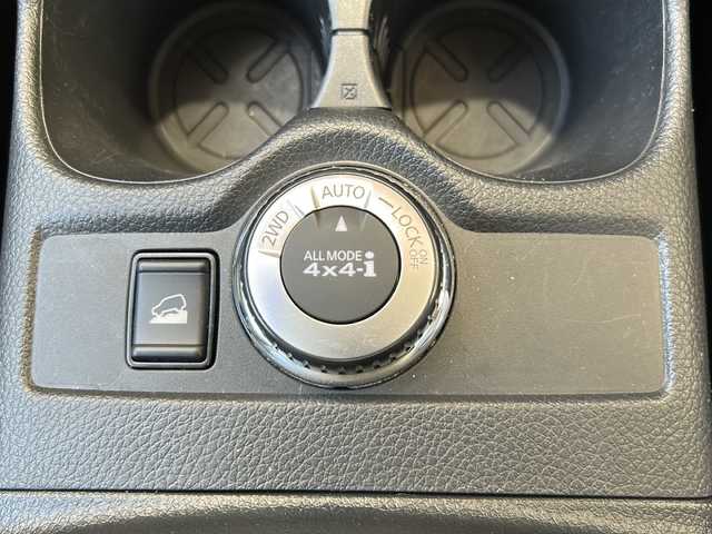 日産 エクストレイル 20X 静岡県 2018(平30)年 5.1万km ブリリアントホワイトパール 純正ナビ/・iPod/・SD/・FM/AM/・フルセグTV/・WALKMAN/USB/・MUSIC STOCKER/・CD/DVD/Blu-ray/・Bluetooth/主要装備/・バックカメラ/・ETC/・コーナーセンサー/・エマージェンシーブレーキ/・パーキングアシスト/・4×4-i/・パワーバックドア/・アイドリングストップ/・ヒルディセントコントロール/・ヒーテッドドアミラー/・フォグランプ
