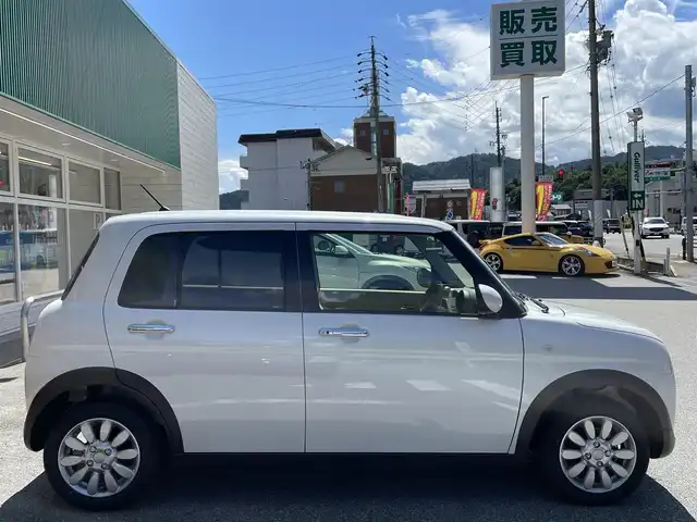 スズキ ラパン X 岐阜県 2024(令6)年 0.2万km ピュアホワイトP ワンオーナー/4WD/純正ディスプレイオーディオ/【Bluetooth．AM/FMラジオ】/バックカメラ/スマートキー/ETC/ドライブレコーダー/ベンチシート/シートヒーター/純正フロアマット/純正アルミホイール/コーナーセンサー/オートライト/横滑り防止装置/レーンキープアシスト/衝突被害軽減ブレーキ/盗難防止装置/保証書/取扱説明書