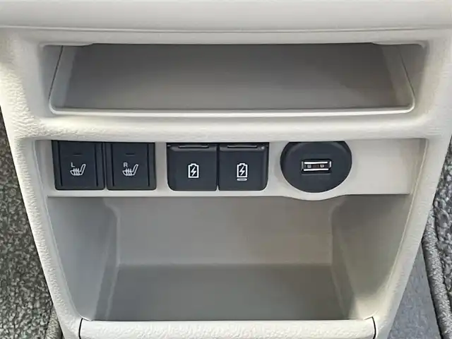 スズキ ラパン X 岐阜県 2024(令6)年 0.2万km ピュアホワイトP ワンオーナー/4WD/純正ディスプレイオーディオ/【Bluetooth．AM/FMラジオ】/バックカメラ/スマートキー/ETC/ドライブレコーダー/ベンチシート/シートヒーター/純正フロアマット/純正アルミホイール/コーナーセンサー/オートライト/横滑り防止装置/レーンキープアシスト/衝突被害軽減ブレーキ/盗難防止装置/保証書/取扱説明書