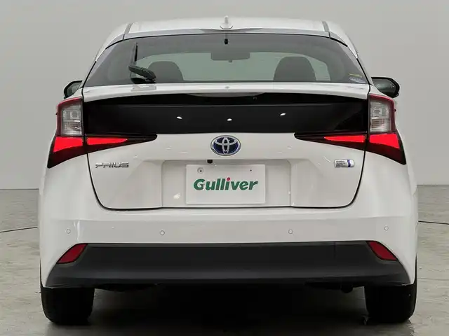 トヨタ プリウス S 福岡県 2020(令2)年 5.5万km スーパーホワイトⅡ 社外ナビ（フルセグＴＶ）　/衝突軽減　/レーンキープ　/コーナーセンサー　/先行車発進検知　/盗難防止装置　/レーダークルコン　/ドライブモード　/アイドリングストップ　/オートライト　/ビルトインＥＴＣ　/１００Ｖ電源