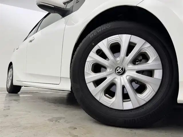 トヨタ プリウス S 福岡県 2020(令2)年 5.5万km スーパーホワイトⅡ 社外ナビ（フルセグＴＶ）　/衝突軽減　/レーンキープ　/コーナーセンサー　/先行車発進検知　/盗難防止装置　/レーダークルコン　/ドライブモード　/アイドリングストップ　/オートライト　/ビルトインＥＴＣ　/１００Ｖ電源
