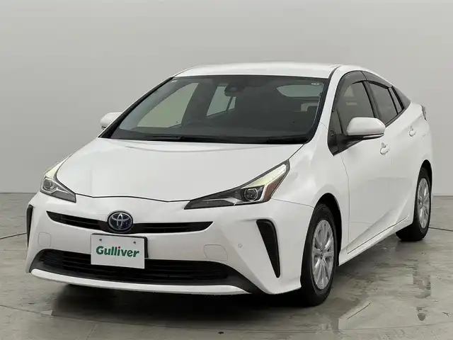 トヨタ プリウス S 福岡県 2020(令2)年 5.5万km スーパーホワイトⅡ 社外ナビ（フルセグＴＶ）　/衝突軽減　/レーンキープ　/コーナーセンサー　/先行車発進検知　/盗難防止装置　/レーダークルコン　/ドライブモード　/アイドリングストップ　/オートライト　/ビルトインＥＴＣ　/１００Ｖ電源