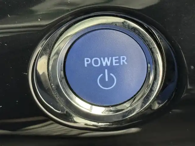 トヨタ プリウス S 福岡県 2020(令2)年 5.5万km スーパーホワイトⅡ 社外ナビ（フルセグＴＶ）　/衝突軽減　/レーンキープ　/コーナーセンサー　/先行車発進検知　/盗難防止装置　/レーダークルコン　/ドライブモード　/アイドリングストップ　/オートライト　/ビルトインＥＴＣ　/１００Ｖ電源