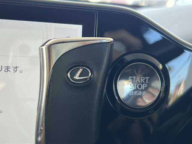レクサス ＮＸ 250 バージョンL 岐阜県 2023(令5)年 2万km ソニッククォーツ ワンオーナー/サンルーフ/メーカーオプションナビ/フルセグTV/AM/FM/BT/USB/ブラインドスポットモニター/デジタルインナーミラー/アダプティブクルーズコントロール/ETC2.0/前後ドラレコ/バックカメラ(全周囲)/パドルシフト/ステアリング電動チルト/ステアリングヒーター/シートヒーター(全席)/シートクーラー(前席)/パワーシート/シートメモリー/パワーバックドア/プリクラッシュセーフティー/レーンディパーチャーアラート/ロードサインアシスト/フロント/リヤクロストラフィックアラート/レーンチェンジアシスト/プロアクティブドライビングアシスト/パーキングサポートブレーキ/クリアランスソナー/安心降車アシスト/リアカメラディテクション/横滑り防止装置/アイドリングストップ/オートライト/オートハイビーム/電動格納ミラー/スマートキー/プッシュスタート/革巻きステアリング/ECO/SPORTモード