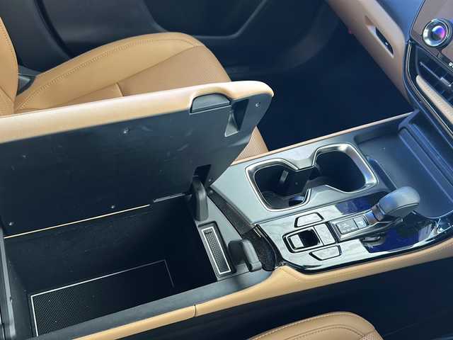 レクサス ＮＸ 250 バージョンL 岐阜県 2023(令5)年 2万km ソニッククォーツ ワンオーナー/サンルーフ/メーカーオプションナビ/フルセグTV/AM/FM/BT/USB/ブラインドスポットモニター/デジタルインナーミラー/アダプティブクルーズコントロール/ETC2.0/前後ドラレコ/バックカメラ(全周囲)/パドルシフト/ステアリング電動チルト/ステアリングヒーター/シートヒーター(全席)/シートクーラー(前席)/パワーシート/シートメモリー/パワーバックドア/プリクラッシュセーフティー/レーンディパーチャーアラート/ロードサインアシスト/フロント/リヤクロストラフィックアラート/レーンチェンジアシスト/プロアクティブドライビングアシスト/パーキングサポートブレーキ/クリアランスソナー/安心降車アシスト/リアカメラディテクション/横滑り防止装置/アイドリングストップ/オートライト/オートハイビーム/電動格納ミラー/スマートキー/プッシュスタート/革巻きステアリング/ECO/SPORTモード