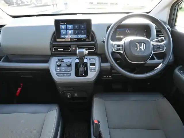 ホンダ フリード ハイブリット e:HEV クロスター 千葉県 2024(令6)年 1.3万km ソニックグレーパール ホンダセンシング/・衝突軽減ブレーキ（CMBS）/・車線維持支援システム（LKAS）/・アダプティブクルーズコントロール（ACC）/・ブラインドスポットインフォメーション/・後方誤発進抑制機能/・誤発進抑制機能/両側パワースライドドア/ディスプレイオーディオ/【Apple CarPlay　Android Auto対応】/【Bluetooth接続】/バックカメラ/ドライブレコーダー（ZDR-037）/ハーフレザーシート/前席シートヒーター/革巻きステアリング/ステアリングスイッチ/ETC/LEDヘッドライト/フォグライト/ウインカーミラー/コーナーセンサー/純正15インチアルミホイル/サイド/カーテンエアバッグ/Honda スマートキー