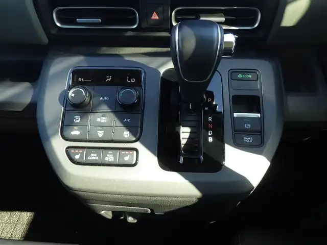 ホンダ フリード ハイブリット e:HEV クロスター 千葉県 2024(令6)年 1.3万km ソニックグレーパール ホンダセンシング/・衝突軽減ブレーキ（CMBS）/・車線維持支援システム（LKAS）/・アダプティブクルーズコントロール（ACC）/・ブラインドスポットインフォメーション/・後方誤発進抑制機能/・誤発進抑制機能/両側パワースライドドア/ディスプレイオーディオ/【Apple CarPlay　Android Auto対応】/【Bluetooth接続】/バックカメラ/ドライブレコーダー（ZDR-037）/ハーフレザーシート/前席シートヒーター/革巻きステアリング/ステアリングスイッチ/ETC/LEDヘッドライト/フォグライト/ウインカーミラー/コーナーセンサー/純正15インチアルミホイル/サイド/カーテンエアバッグ/Honda スマートキー