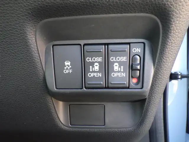 ホンダ フリード ハイブリット e:HEV クロスター 千葉県 2024(令6)年 1.3万km ソニックグレーパール ホンダセンシング/・衝突軽減ブレーキ（CMBS）/・車線維持支援システム（LKAS）/・アダプティブクルーズコントロール（ACC）/・ブラインドスポットインフォメーション/・後方誤発進抑制機能/・誤発進抑制機能/両側パワースライドドア/ディスプレイオーディオ/【Apple CarPlay　Android Auto対応】/【Bluetooth接続】/バックカメラ/ドライブレコーダー（ZDR-037）/ハーフレザーシート/前席シートヒーター/革巻きステアリング/ステアリングスイッチ/ETC/LEDヘッドライト/フォグライト/ウインカーミラー/コーナーセンサー/純正15インチアルミホイル/サイド/カーテンエアバッグ/Honda スマートキー