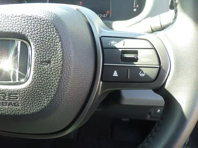 ホンダ フリード ハイブリット e:HEV クロスター 千葉県 2024(令6)年 1.3万km ソニックグレーパール ホンダセンシング/・衝突軽減ブレーキ（CMBS）/・車線維持支援システム（LKAS）/・アダプティブクルーズコントロール（ACC）/・ブラインドスポットインフォメーション/・後方誤発進抑制機能/・誤発進抑制機能/両側パワースライドドア/ディスプレイオーディオ/【Apple CarPlay　Android Auto対応】/【Bluetooth接続】/バックカメラ/ドライブレコーダー（ZDR-037）/ハーフレザーシート/前席シートヒーター/革巻きステアリング/ステアリングスイッチ/ETC/LEDヘッドライト/フォグライト/ウインカーミラー/コーナーセンサー/純正15インチアルミホイル/サイド/カーテンエアバッグ/Honda スマートキー