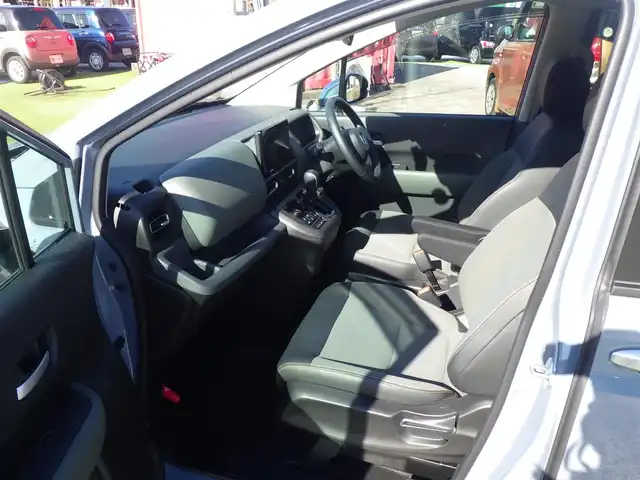 ホンダ フリード ハイブリット e:HEV クロスター 千葉県 2024(令6)年 1.3万km ソニックグレーパール ホンダセンシング/・衝突軽減ブレーキ（CMBS）/・車線維持支援システム（LKAS）/・アダプティブクルーズコントロール（ACC）/・ブラインドスポットインフォメーション/・後方誤発進抑制機能/・誤発進抑制機能/両側パワースライドドア/ディスプレイオーディオ/【Apple CarPlay　Android Auto対応】/【Bluetooth接続】/バックカメラ/ドライブレコーダー（ZDR-037）/ハーフレザーシート/前席シートヒーター/革巻きステアリング/ステアリングスイッチ/ETC/LEDヘッドライト/フォグライト/ウインカーミラー/コーナーセンサー/純正15インチアルミホイル/サイド/カーテンエアバッグ/Honda スマートキー