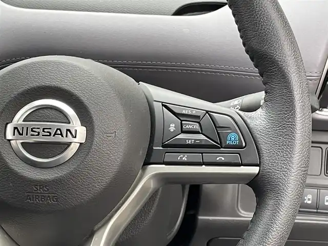 日産 セレナ e－パワー ハイウェイスター V 宮城県 2022(令4)年 3.5万km ブリリアントホワイトパール ワンオーナー/プロパイロット/純正メモリー10型ナビ/フルセグTV/（CD/DVD/BT）/フリップダウンモニター/アラウンドビューモニター/両側パワースライドドア/レーダークルーズコントロール/バックカメラ/全方位運転支援システム/・インテリジェントエマージェンシーブレーキ/・踏み間違い衝突防止アシスト/・車線逸脱防止支援システム/・標識検知機能/・前方衝突予測警報/・車線逸脱警報/・後側方車両検知警報/・後退時車両検知警報/コーナーセンサー/LEDヘッドライト/スマートキー/ブラインドスポットモニター/インテリジェントルームミラー/オートマチックハイビーム/ドライブレコーダー/ETC/ステアリングスイッチ/プッシュスタート/保証書/取扱説明書