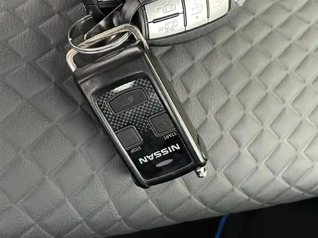日産 セレナ e－パワー ハイウェイスター V 宮城県 2022(令4)年 3.5万km ブリリアントホワイトパール ワンオーナー/プロパイロット/純正メモリー10型ナビ/フルセグTV/（CD/DVD/BT）/フリップダウンモニター/アラウンドビューモニター/両側パワースライドドア/レーダークルーズコントロール/バックカメラ/全方位運転支援システム/・インテリジェントエマージェンシーブレーキ/・踏み間違い衝突防止アシスト/・車線逸脱防止支援システム/・標識検知機能/・前方衝突予測警報/・車線逸脱警報/・後側方車両検知警報/・後退時車両検知警報/コーナーセンサー/LEDヘッドライト/スマートキー/ブラインドスポットモニター/インテリジェントルームミラー/オートマチックハイビーム/ドライブレコーダー/ETC/ステアリングスイッチ/プッシュスタート/保証書/取扱説明書