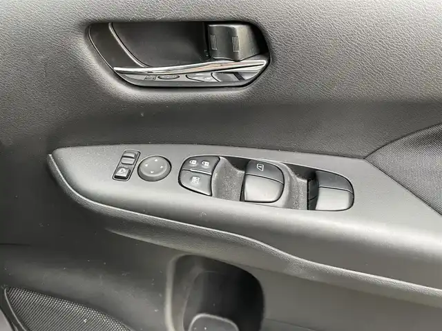 日産 セレナ e－パワー ハイウェイスター V 宮城県 2022(令4)年 3.5万km ブリリアントホワイトパール ワンオーナー/プロパイロット/純正メモリー10型ナビ/フルセグTV/（CD/DVD/BT）/フリップダウンモニター/アラウンドビューモニター/両側パワースライドドア/レーダークルーズコントロール/バックカメラ/全方位運転支援システム/・インテリジェントエマージェンシーブレーキ/・踏み間違い衝突防止アシスト/・車線逸脱防止支援システム/・標識検知機能/・前方衝突予測警報/・車線逸脱警報/・後側方車両検知警報/・後退時車両検知警報/コーナーセンサー/LEDヘッドライト/スマートキー/ブラインドスポットモニター/インテリジェントルームミラー/オートマチックハイビーム/ドライブレコーダー/ETC/ステアリングスイッチ/プッシュスタート/保証書/取扱説明書