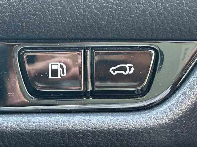 レクサス ＮＸ 350h Fスポーツ 福岡県 2023(令5)年 1.8万km ホワイトノーヴァガラスフレーク ワンオーナー/サンルーフ/純正14インチメーカーナビ（フルセグTV・AM・FM/BT)/Advanced Park（自動駐車機能）/パノラミックビューモニター/レーダークルーズコントロール/ブラインドスポットモニター/レザーシート（赤）/デジタルインナーミラー/ヘッドアップディスプレイ/メモリー付きパワーシート/シートヒーター（全席）/エアーシート（運転席・助手席）/モードセレクト（エコ・ノーマル・S・S＋）/パワーイージーアクセスシステム/電動リアゲート/100V充電/三眼フルLEDヘッドライト/ＦＳＰＯＲＴ専用オレンジブレーキキャリパー/ビルトインETC/USB入力端子/エンジンスタートボタン/純正フロアマット/純正20インチアルミホイール/コーナーセンサー(前後）/横滑り防止装置/レーンキープアシスト/カーテンエアバック/オートライト/オートマチックハイビーム/スマートキー2本