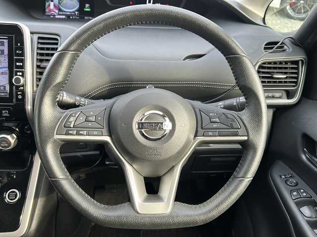 日産 セレナ ハイウェイスター 岩手県 2017(平29)年 6.1万km マルーンレッド 2トーン ４WD/ワンオーナー　/全方位カメラ　/純正ナビＭＭ５１６Ｄ０－Ｌ　/純正フリップダウンモニター１(リモコン有)　/両側電動スライドドア　/フルセグTV/ＥＴＣ　/クルーズコントロール　/バックカメラ　/ナビステアリングスイッチ /オートライト /純正エンジンスターター/スマートキー×2/純正AW冬タイヤ5分山積込み/(195/65/R15　2023年製）/横滑り防止装置/衝突軽減装置/ドアバイザー/フロアマット/アイドリングストップ/保証書　取説　ナビ取説