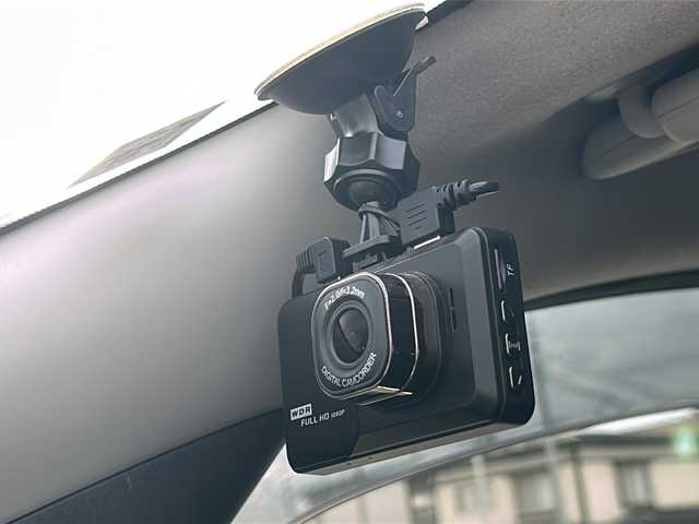 日産 セレナ ハイウェイスター 岩手県 2017(平29)年 6.1万km マルーンレッド 2トーン ４WD/ワンオーナー　/全方位カメラ　/純正ナビＭＭ５１６Ｄ０－Ｌ　/純正フリップダウンモニター１(リモコン有)　/両側電動スライドドア　/フルセグTV/ＥＴＣ　/クルーズコントロール　/バックカメラ　/ナビステアリングスイッチ /オートライト /純正エンジンスターター/スマートキー×2/純正AW冬タイヤ5分山積込み/(195/65/R15　2023年製）/横滑り防止装置/衝突軽減装置/ドアバイザー/フロアマット/アイドリングストップ/保証書　取説　ナビ取説