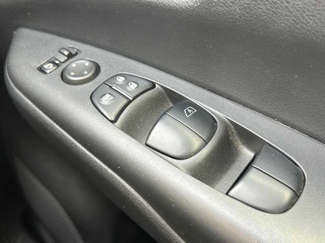 日産 セレナ ハイウェイスター 岩手県 2017(平29)年 6.1万km マルーンレッド 2トーン ４WD/ワンオーナー　/全方位カメラ　/純正ナビＭＭ５１６Ｄ０－Ｌ　/純正フリップダウンモニター１(リモコン有)　/両側電動スライドドア　/フルセグTV/ＥＴＣ　/クルーズコントロール　/バックカメラ　/ナビステアリングスイッチ /オートライト /純正エンジンスターター/スマートキー×2/純正AW冬タイヤ5分山積込み/(195/65/R15　2023年製）/横滑り防止装置/衝突軽減装置/ドアバイザー/フロアマット/アイドリングストップ/保証書　取説　ナビ取説