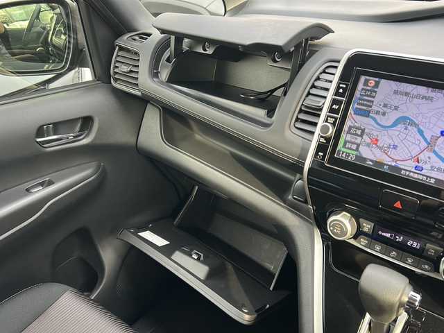 日産 セレナ ハイウェイスター 岩手県 2017(平29)年 6.1万km マルーンレッド 2トーン ４WD/ワンオーナー　/全方位カメラ　/純正ナビＭＭ５１６Ｄ０－Ｌ　/純正フリップダウンモニター１(リモコン有)　/両側電動スライドドア　/フルセグTV/ＥＴＣ　/クルーズコントロール　/バックカメラ　/ナビステアリングスイッチ /オートライト /純正エンジンスターター/スマートキー×2/純正AW冬タイヤ5分山積込み/(195/65/R15　2023年製）/横滑り防止装置/衝突軽減装置/ドアバイザー/フロアマット/アイドリングストップ/保証書　取説　ナビ取説