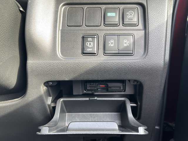 日産 セレナ ハイウェイスター 岩手県 2017(平29)年 6.1万km マルーンレッド 2トーン ４WD/ワンオーナー　/全方位カメラ　/純正ナビＭＭ５１６Ｄ０－Ｌ　/純正フリップダウンモニター１(リモコン有)　/両側電動スライドドア　/フルセグTV/ＥＴＣ　/クルーズコントロール　/バックカメラ　/ナビステアリングスイッチ /オートライト /純正エンジンスターター/スマートキー×2/純正AW冬タイヤ5分山積込み/(195/65/R15　2023年製）/横滑り防止装置/衝突軽減装置/ドアバイザー/フロアマット/アイドリングストップ/保証書　取説　ナビ取説