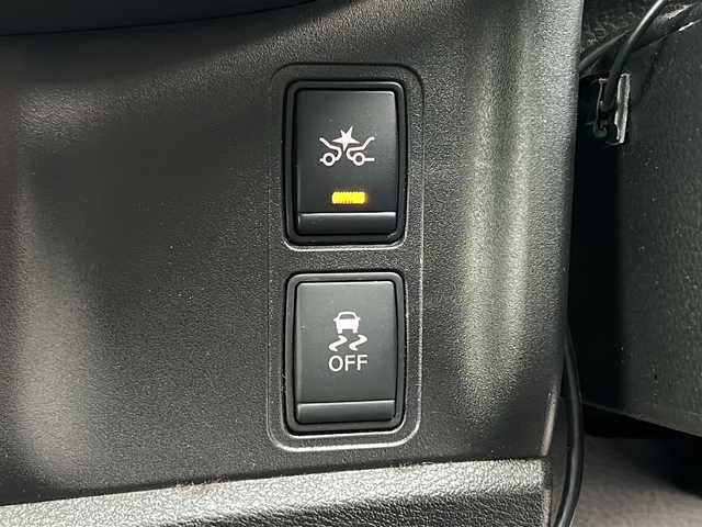 日産 セレナ ハイウェイスター 岩手県 2017(平29)年 6.1万km マルーンレッド 2トーン ４WD/ワンオーナー　/全方位カメラ　/純正ナビＭＭ５１６Ｄ０－Ｌ　/純正フリップダウンモニター１(リモコン有)　/両側電動スライドドア　/フルセグTV/ＥＴＣ　/クルーズコントロール　/バックカメラ　/ナビステアリングスイッチ /オートライト /純正エンジンスターター/スマートキー×2/純正AW冬タイヤ5分山積込み/(195/65/R15　2023年製）/横滑り防止装置/衝突軽減装置/ドアバイザー/フロアマット/アイドリングストップ/保証書　取説　ナビ取説