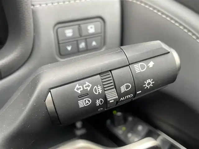 レクサス ＬＸ 600 福岡県 2023(令5)年 8.6万km ソニッククォーツ ワンオーナー/純正ナビ（AM/FM/BT/フルセグTV）/ブラインドスポットモニター/ムーンルーフ/デジタルインナーミラー/22インチ純正アルミホイール/リアシートエンターテインメントシステム/クールボックス/パノラミックビューモニター/ダウンヒルアシストコントロール/三眼フルLEDヘッドライト/レーダークルーズコントロール/全席シートヒーター/全席エアシート/前席パワーシート/ステアリングヒーター/前後ドライブレコーダー/ビルトインETC2.0/フロント・リアエアロ/ルーフレール/本革巻ステアリング（パドル付）/パワーバックドア/携帯置くだけ充電/USB入力端子/オートマチックハイビーム/スペアキー/カードキー/純正フロアマット/保証書/取扱説明書