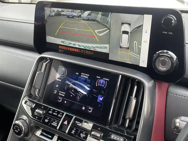 レクサス ＬＸ 600 福岡県 2023(令5)年 8.6万km ソニッククォーツ ワンオーナー/純正ナビ（AM/FM/BT/フルセグTV）/ブラインドスポットモニター/ムーンルーフ/デジタルインナーミラー/22インチ純正アルミホイール/リアシートエンターテインメントシステム/クールボックス/パノラミックビューモニター/ダウンヒルアシストコントロール/三眼フルLEDヘッドライト/レーダークルーズコントロール/全席シートヒーター/全席エアシート/前席パワーシート/ステアリングヒーター/前後ドライブレコーダー/ビルトインETC2.0/フロント・リアエアロ/ルーフレール/本革巻ステアリング（パドル付）/パワーバックドア/携帯置くだけ充電/USB入力端子/オートマチックハイビーム/スペアキー/カードキー/純正フロアマット/保証書/取扱説明書