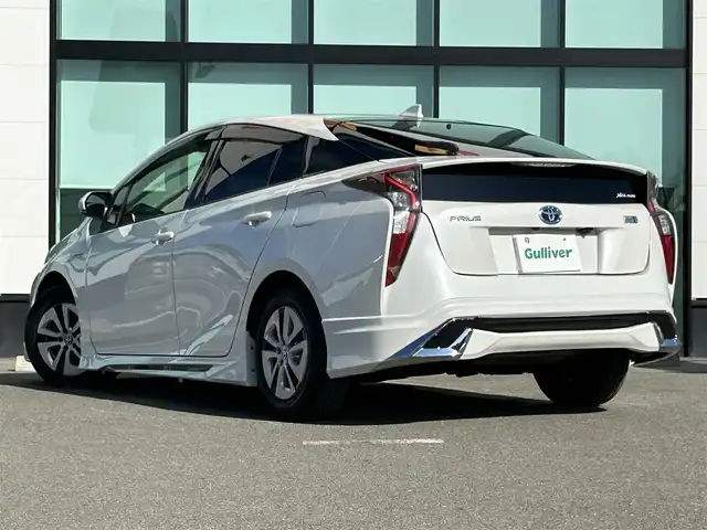 トヨタ プリウス S 和歌山県 2018(平30)年 7.2万km ホワイトパールクリスタルシャイン モデリスタ風エアロパーツ/アルパインナビ/フルセグTV/バックカメラ/デジタルインナーミラー/HDMI/横滑り防止/純正フロアマット/ETC/LEDヘッドライト/オートライト