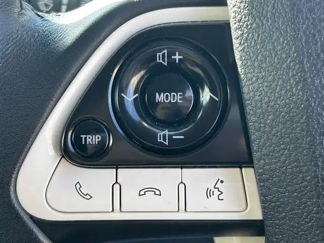 トヨタ プリウス S 和歌山県 2018(平30)年 7.2万km ホワイトパールクリスタルシャイン モデリスタ風エアロパーツ/アルパインナビ/フルセグTV/バックカメラ/デジタルインナーミラー/HDMI/横滑り防止/純正フロアマット/ETC/LEDヘッドライト/オートライト